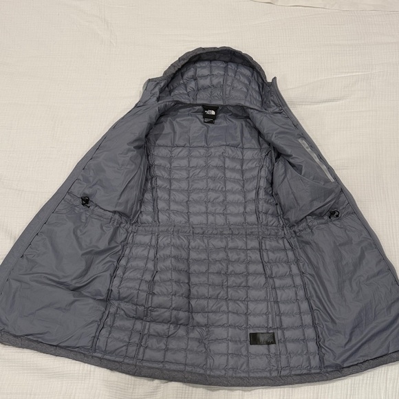 The North Face Women's Gray hooded Thermoball hooded parka. Size small - Picture 2 of 8